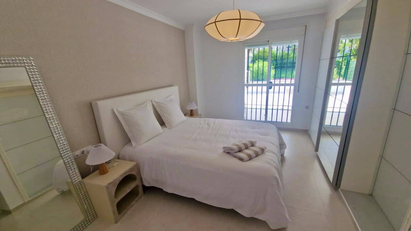 2 bedroom Apartment for rent in Nueva Andalucia with pool - € 1,600 (Ref: 9484073)