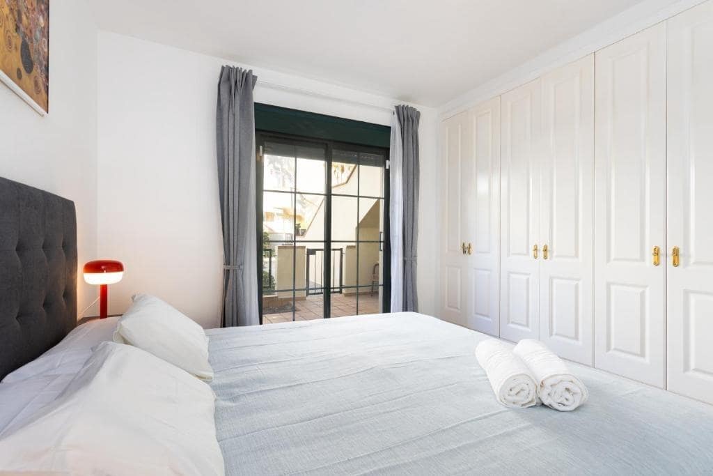 1 Zimmer Apartment zu verkaufen in Playa del Duque mit Pool Garage - 420.000 € (Ref: 10009125)