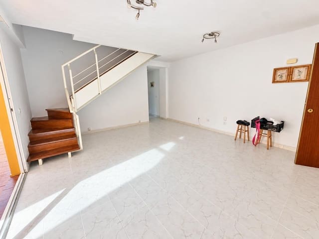 3 slaapkamer Appartement te koop in El Medano, Granadilla de Abona met zwembad garage - € 345.000 (Ref: 10067955)