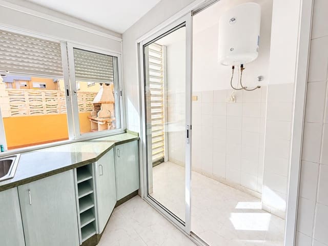 3 slaapkamer Appartement te koop in El Medano, Granadilla de Abona met zwembad garage - € 345.000 (Ref: 10067955)