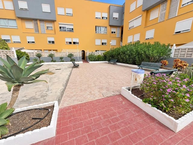 3 slaapkamer Appartement te koop in El Medano, Granadilla de Abona met zwembad garage - € 345.000 (Ref: 10067955)