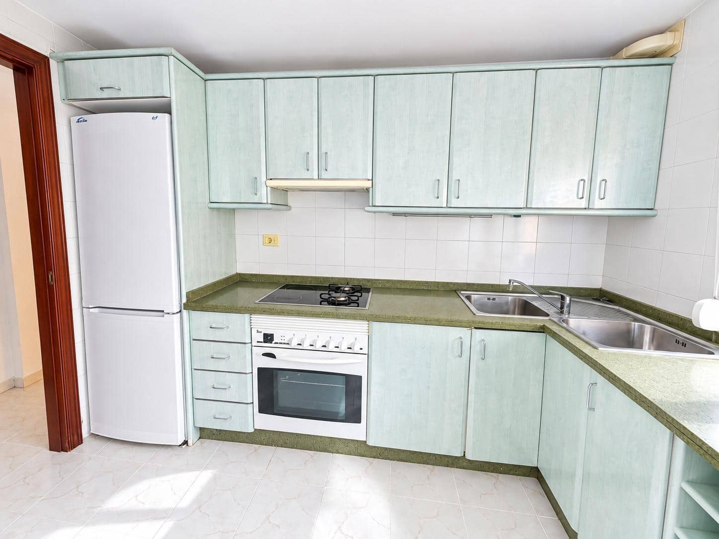 3 slaapkamer Appartement te koop in El Medano met zwembad garage - € 345.000 (Ref: 10067955)