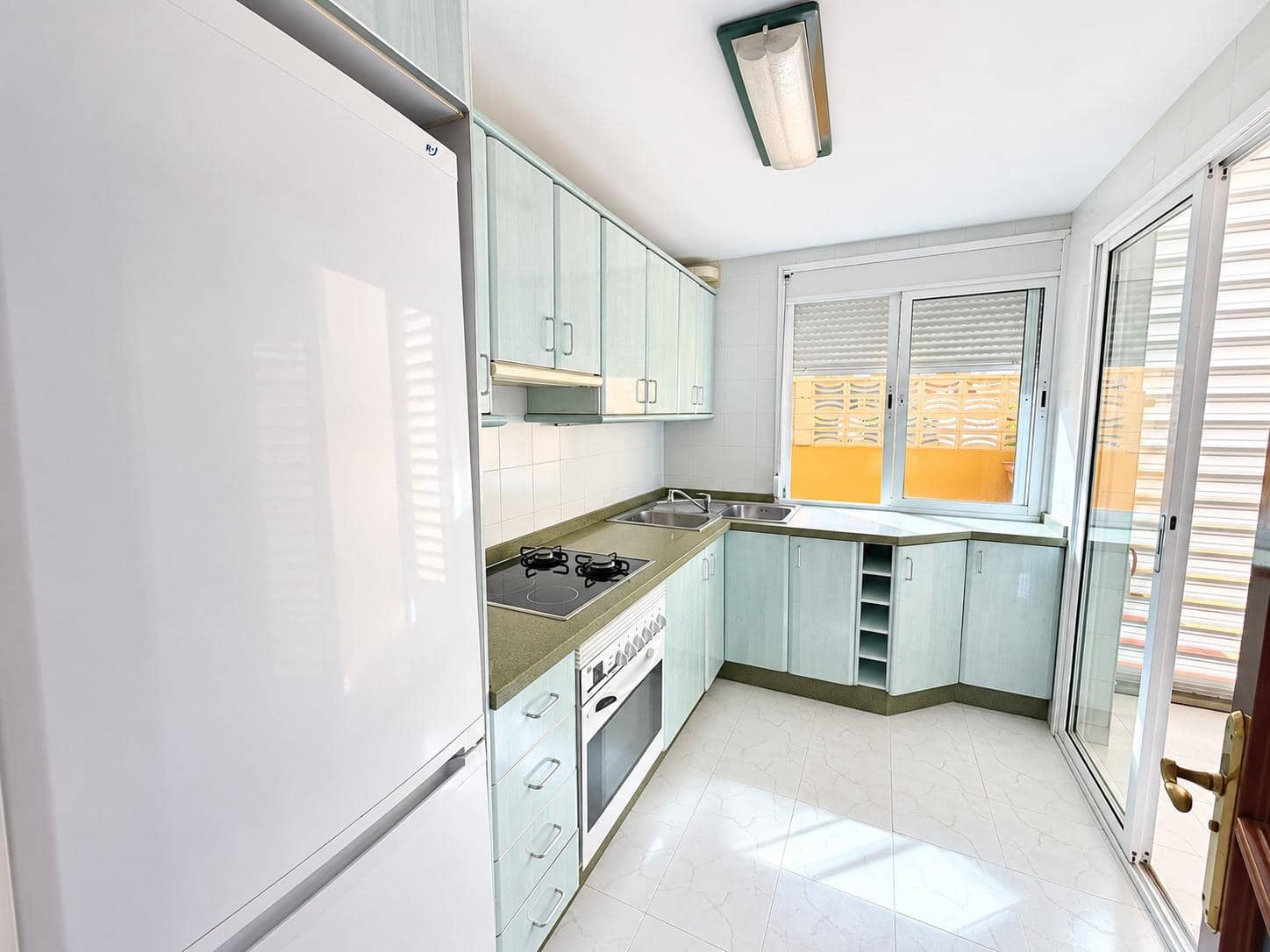 3 slaapkamer Appartement te koop in El Medano met zwembad garage - € 345.000 (Ref: 10067955)