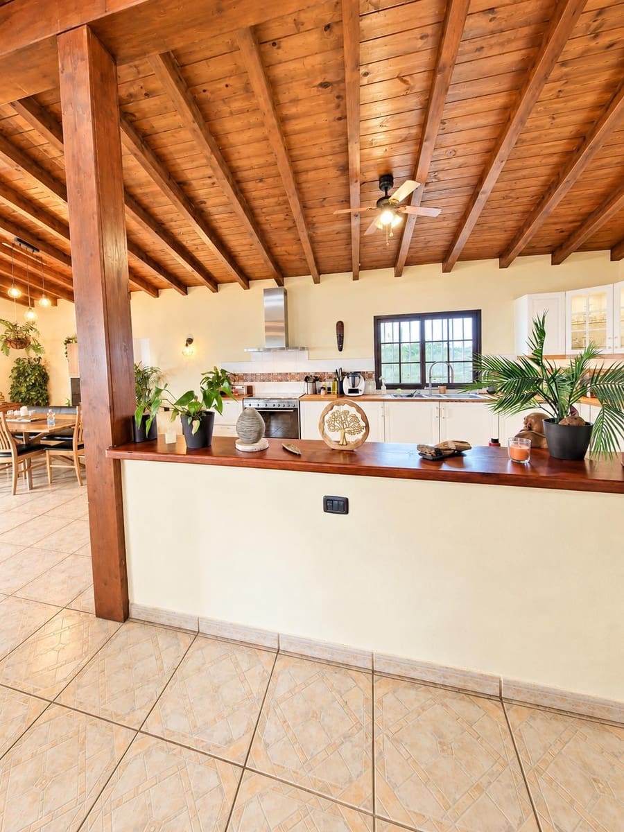 7 chambre Finca/Maison de Campagne à vendre à Guia de Isora avec piscine garage - 960 000 € (Ref: 10109715)