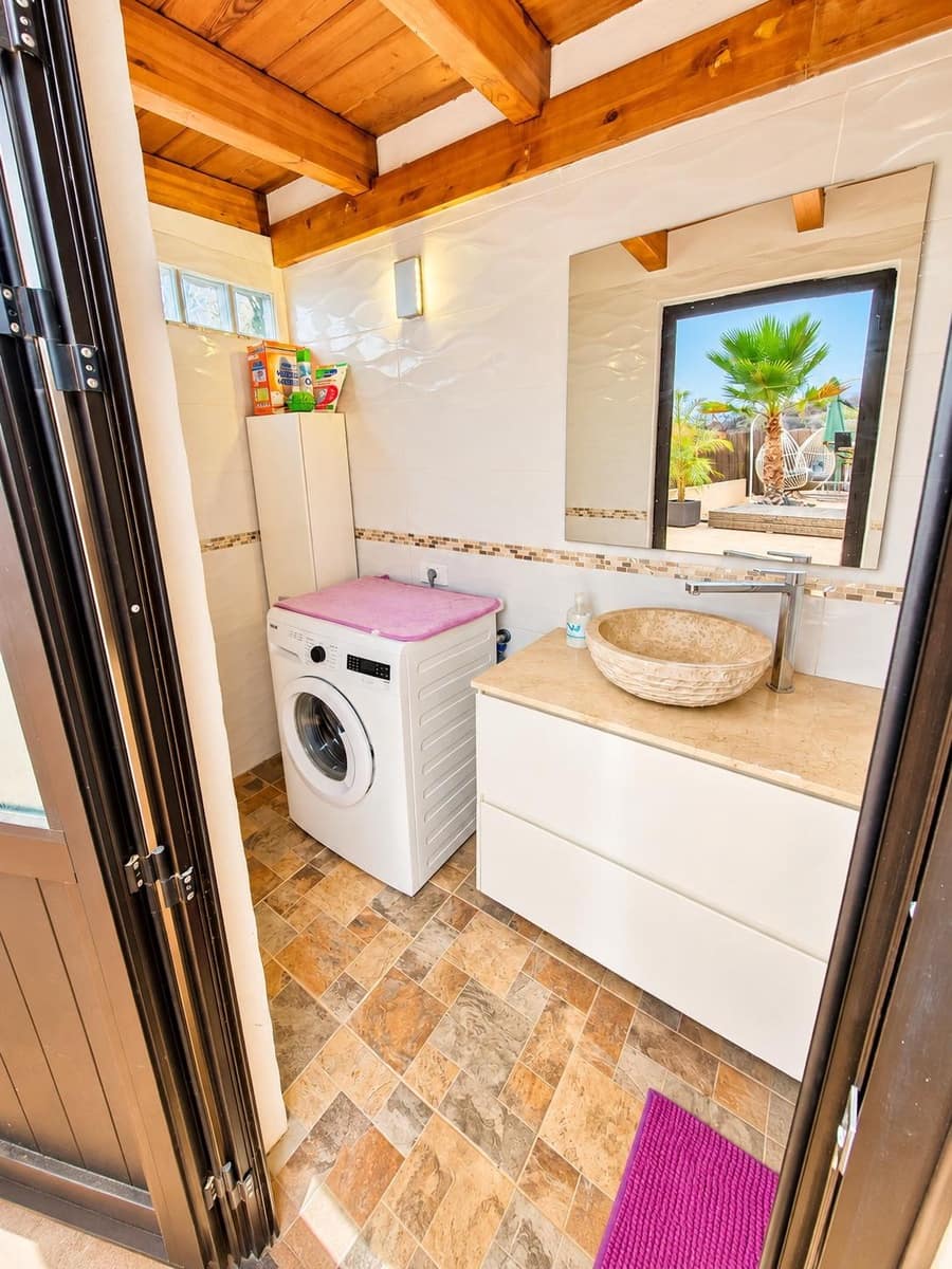 7 chambre Finca/Maison de Campagne à vendre à Guia de Isora avec piscine garage - 960 000 € (Ref: 10109715)