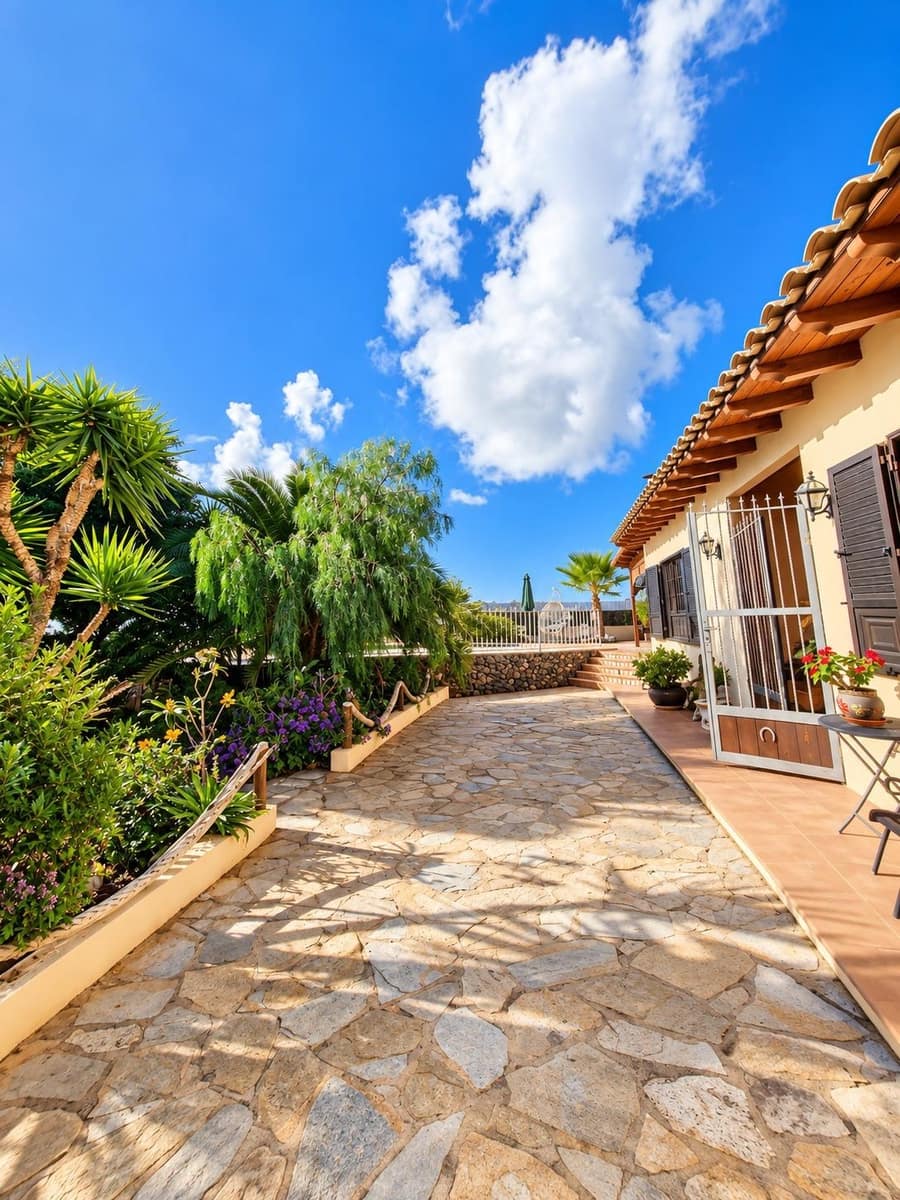 7 chambre Finca/Maison de Campagne à vendre à Guia de Isora avec piscine garage - 960 000 € (Ref: 10109715)