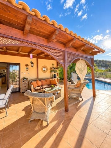 7 chambre Finca/Maison de Campagne à vendre à Guía de Isora avec piscine garage - 960 000 € (Ref: 10109715)