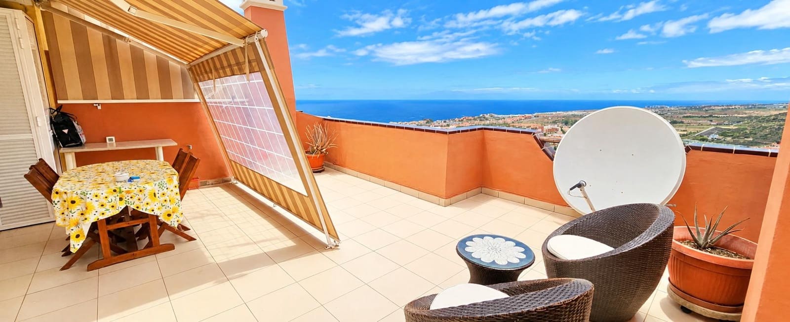 2 makuuhuone Huoneisto myytävänä paikassa Costa Adeje mukana uima-altaan 
autotalli - 330 000 € (Ref: 10111763)