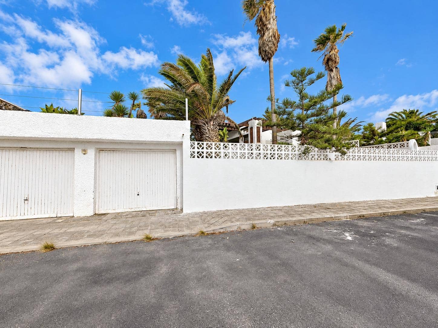 2 slaapkamer Villa te koop in Arico met zwembad garage - € 385.000 (Ref: 10183160)