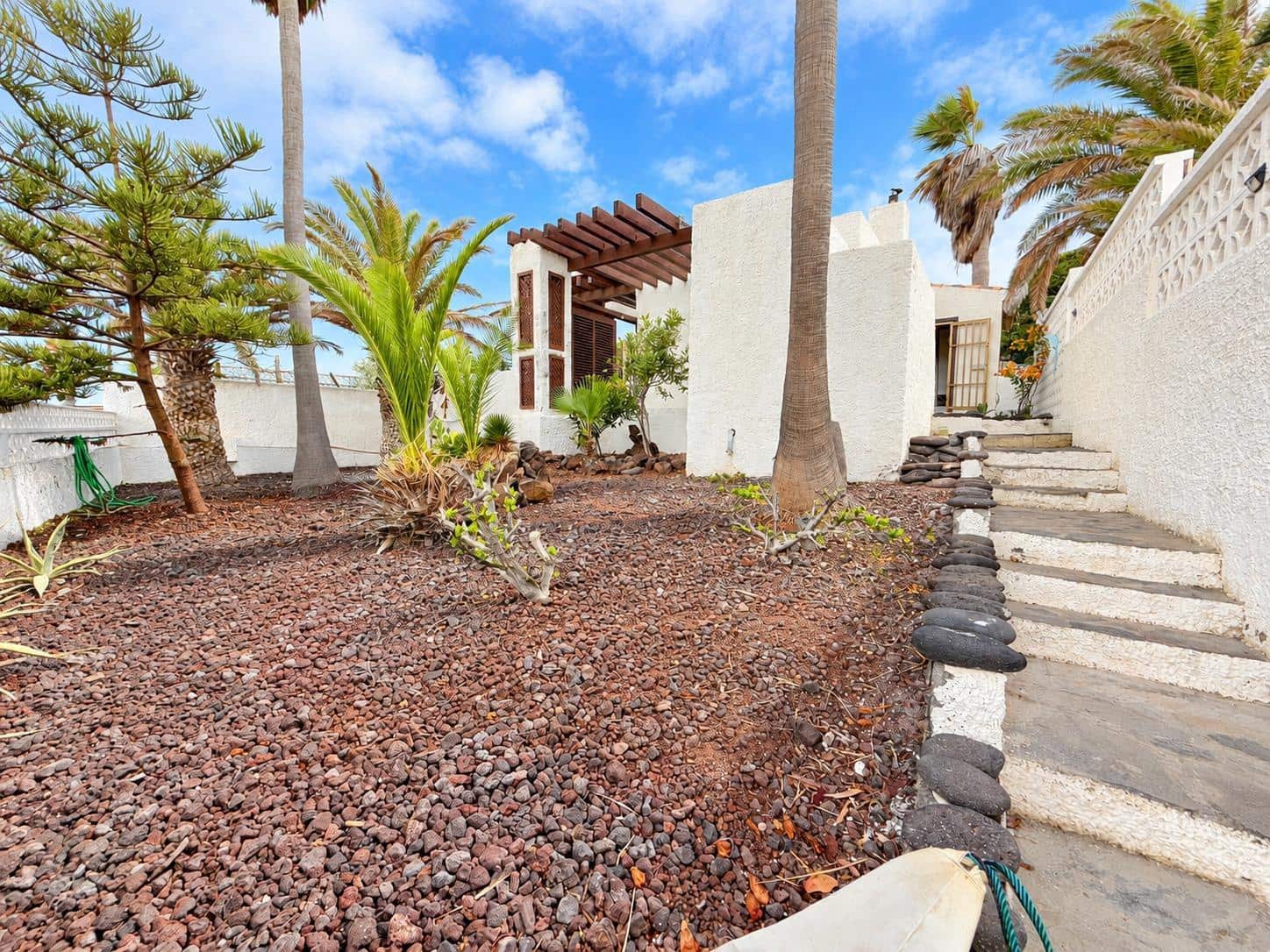 2 slaapkamer Villa te koop in Arico met zwembad garage - € 385.000 (Ref: 10183160)