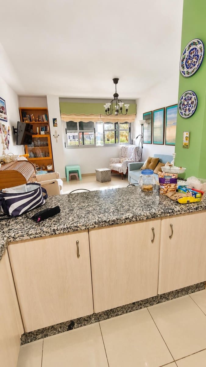 2 soverom Leilighet til leie i El Medano med garasje - € 1 500 (Ref: 10183162)