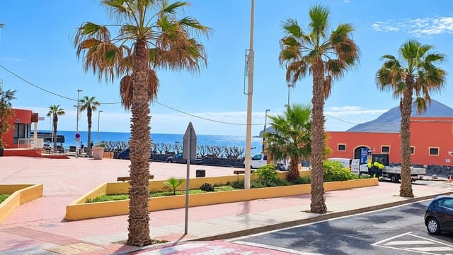 2 soveværelse Lejlighed til leje i El Medano, Granadilla de Abona med garage - € 1.500 (Ref: 10183162)
