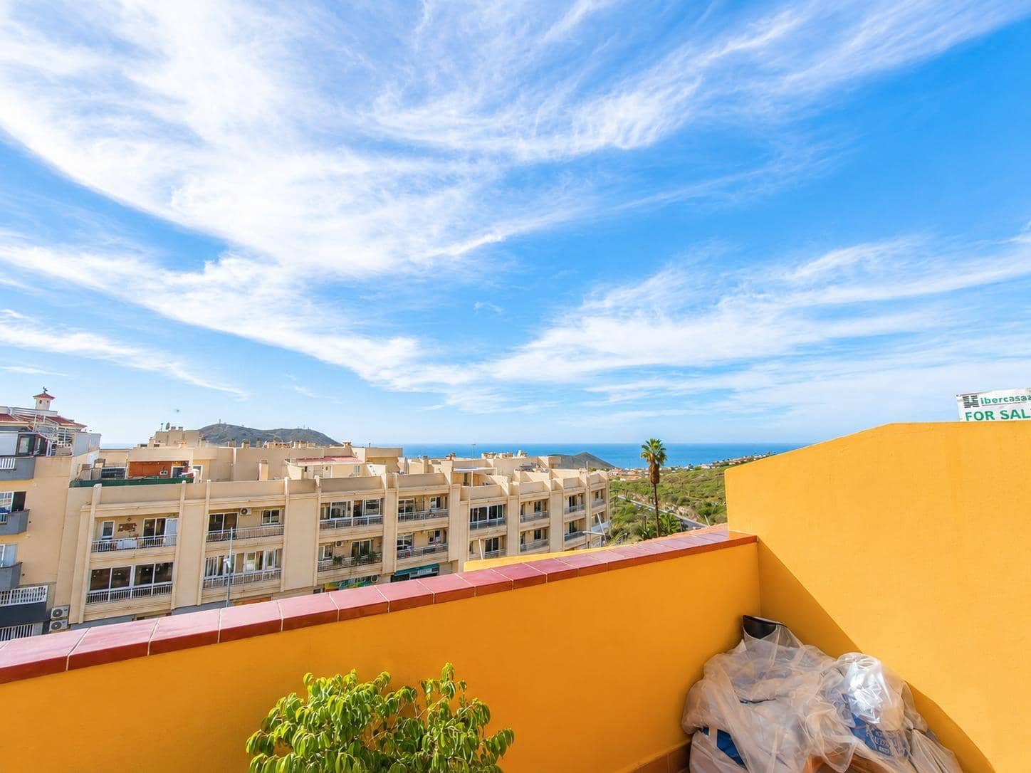 Ático de 3 habitaciones en La Camella en venta - 245.000 € (Ref: 9901437)