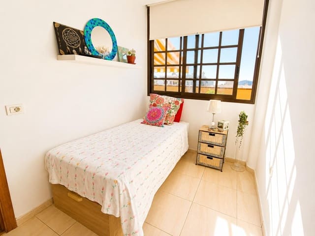Ático de 3 habitaciones en La Camella, Arona en venta - 245.000 € (Ref: 9901437)