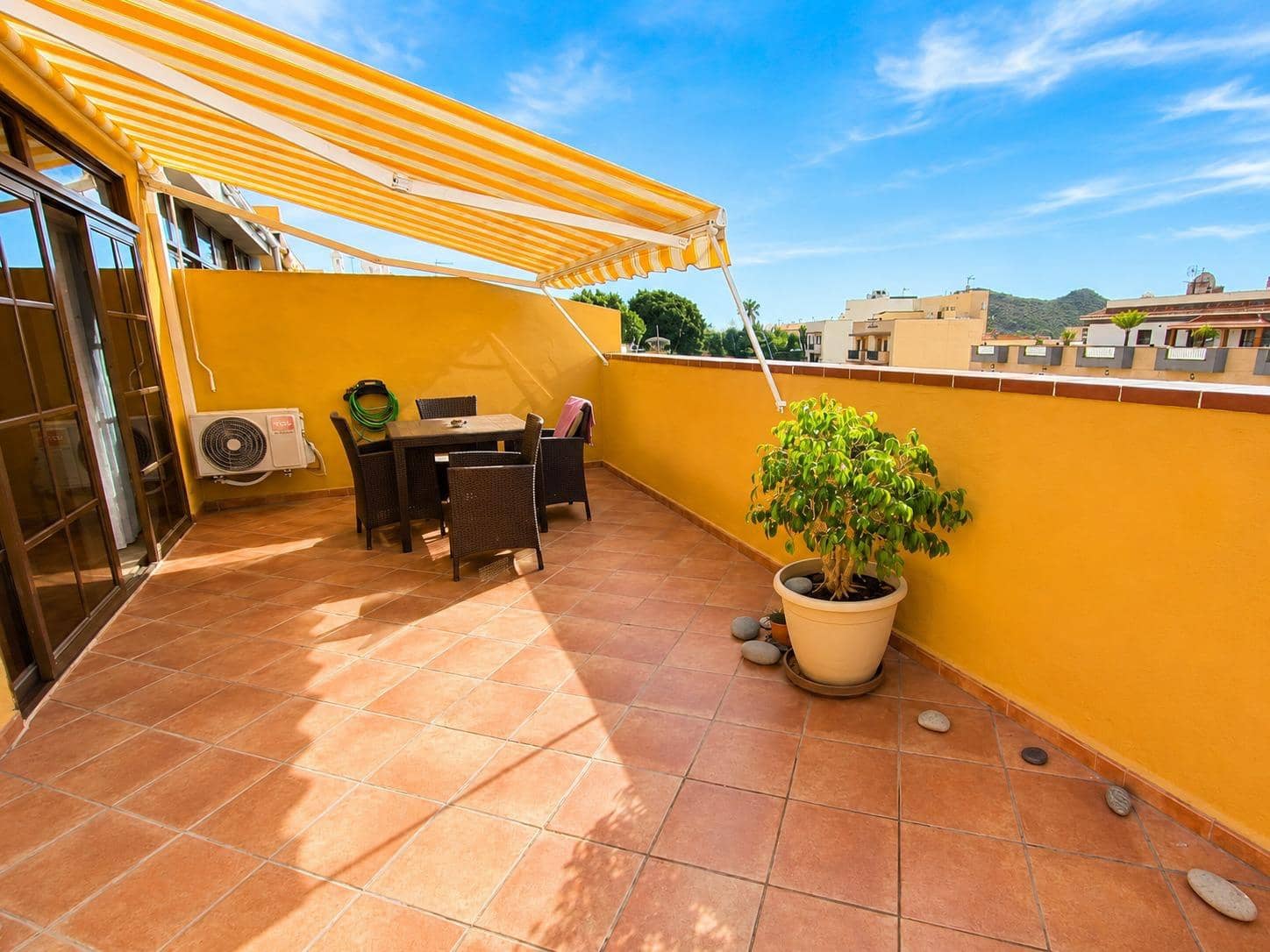Ático de 3 habitaciones en La Camella en venta - 245.000 € (Ref: 9901437)