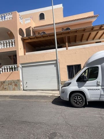 Autotalli myytävänä paikassa San Eugenio Alto, Adeje - 21 500 € (Ref: 9901443)