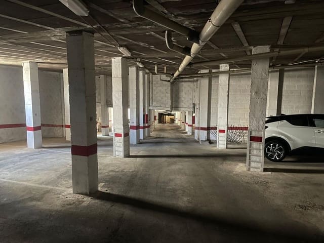Autotalli myytävänä paikassa San Eugenio Alto, Adeje - 21 500 € (Ref: 9901443)