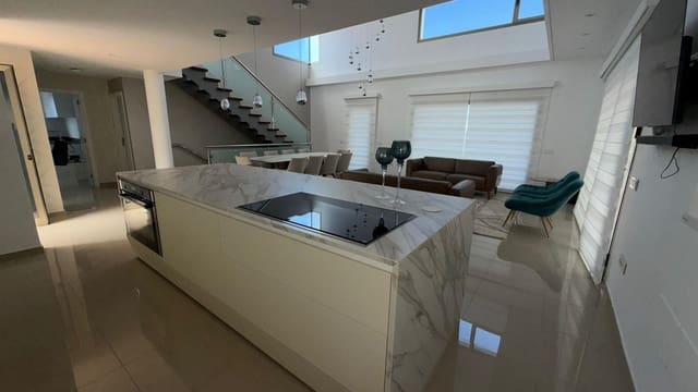 Chalet de 4 habitaciones en La Orotava en venta con garaje - 1.200.000 € (Ref: 9901447)