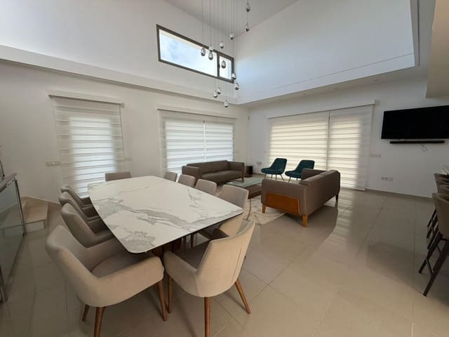 Chalet de 4 habitaciones en La Orotava en venta con garaje - 1.200.000 € (Ref: 9901447)