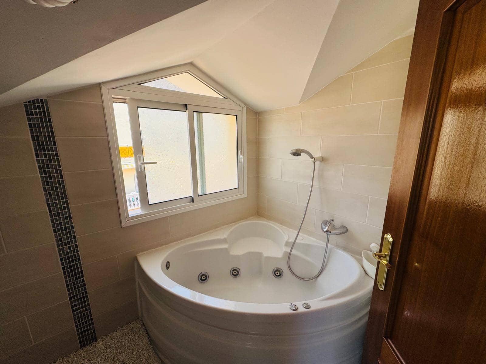 2 Zimmer Penthouse zu verkaufen in Los Cristianos mit Pool - 399.000 € (Ref: 9901448)