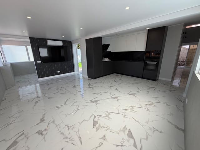 Bungalow de 5 habitaciones en Chayofa, Arona en venta con garaje - 650.000 € (Ref: 9901452)