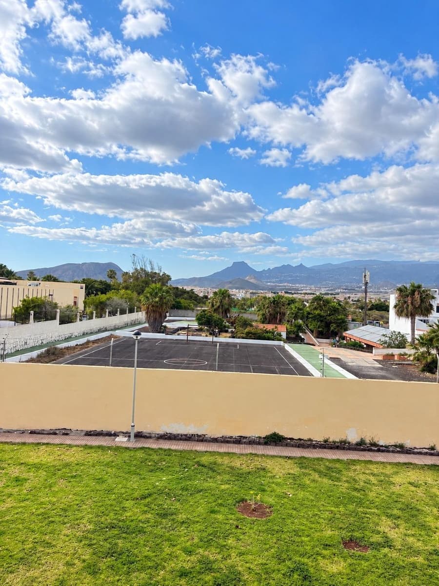 3 slaapkamer Rijtjeshuis te koop in Costa del Silencio met zwembad - € 328.000 (Ref: 9901456)