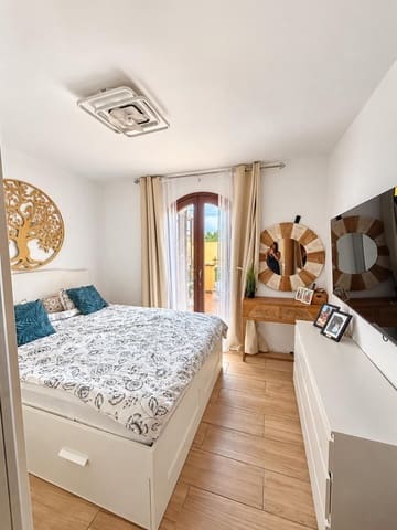 3 slaapkamer Rijtjeshuis te koop in Costa del Silencio, Arona met zwembad - € 328.000 (Ref: 9901456)