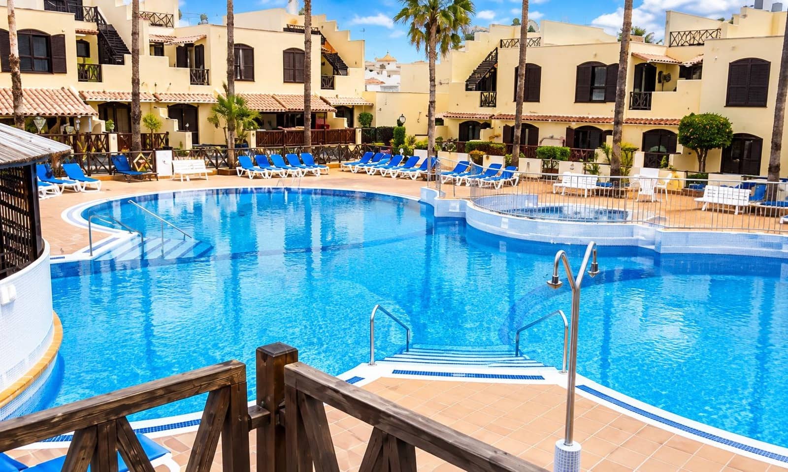 3 slaapkamer Rijtjeshuis te koop in Costa del Silencio met zwembad - € 328.000 (Ref: 9901456)