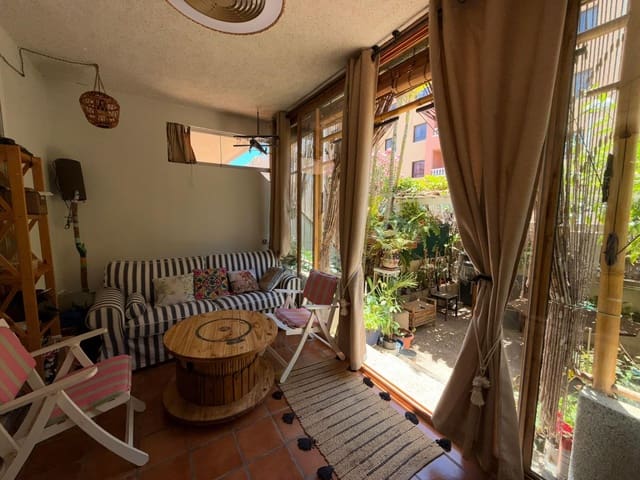 1 soverom Leilighet til salgs i El Medano, Granadilla de Abona med svømmebasseng garasje - € 350 000 (Ref: 9901465)