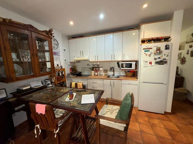 1 soverom Leilighet til salgs i El Medano, Granadilla de Abona med svømmebasseng garasje - € 350 000 (Ref: 9901465)
