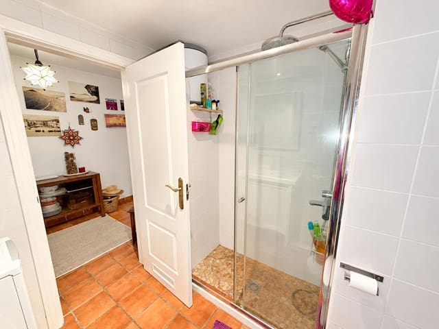 Apartamento de 1 habitación en El Medano, Granadilla de Abona en venta con piscina garaje - 350.000 € (Ref: 9901465)
