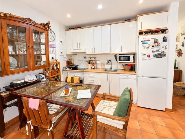 Apartamento de 1 habitación en El Medano, Granadilla de Abona en venta con piscina garaje - 350.000 € (Ref: 9901465)