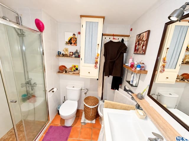 Apartamento de 1 habitación en El Medano, Granadilla de Abona en venta con piscina garaje - 350.000 € (Ref: 9901465)