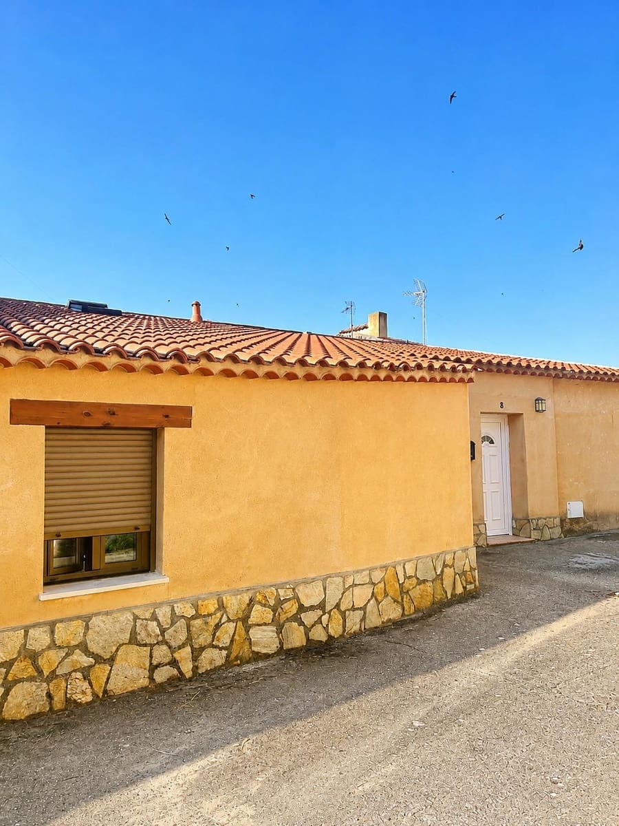 3 bedroom Townhouse for sale in Villarrin de Campos - € 90,000 (Ref: 9955940)