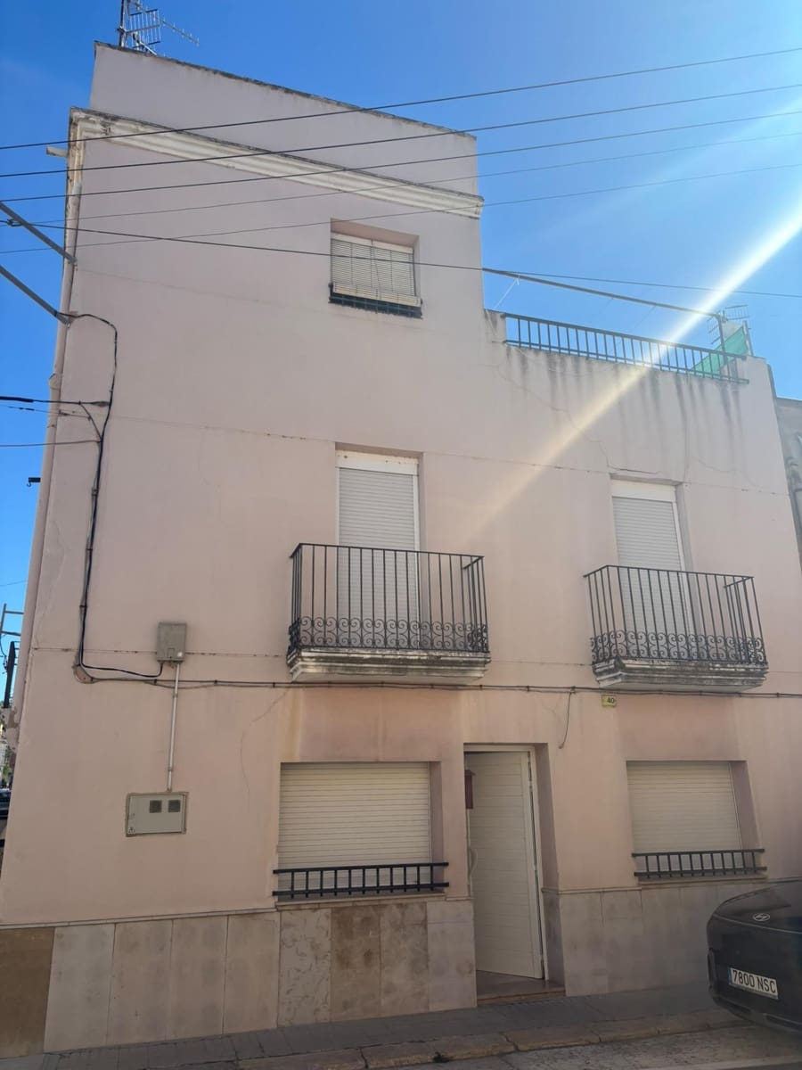 6 bedroom Townhouse for sale in Bitem - € 130,000 (Ref: 10155468)