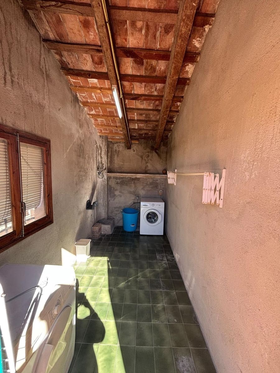 6 bedroom Townhouse for sale in Bitem - € 130,000 (Ref: 10155468)