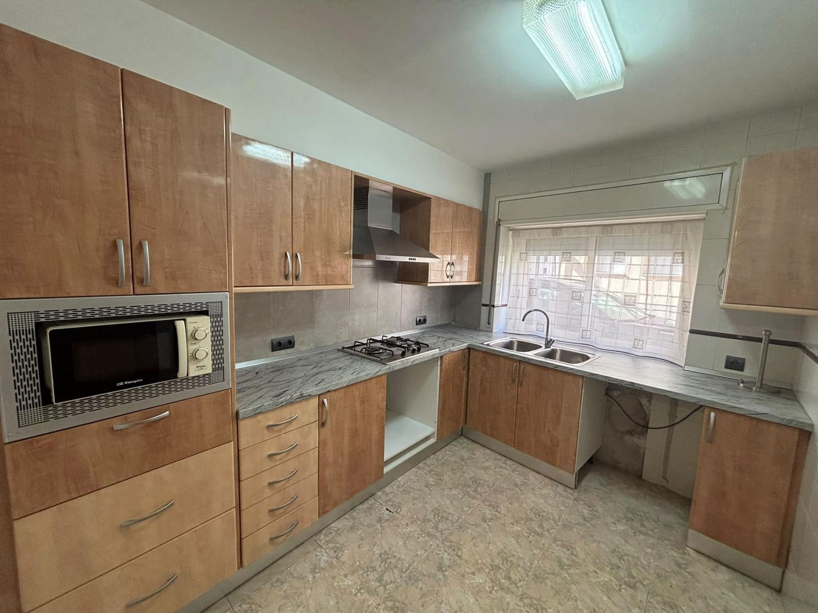 6 bedroom Townhouse for sale in Bitem - € 130,000 (Ref: 10155468)