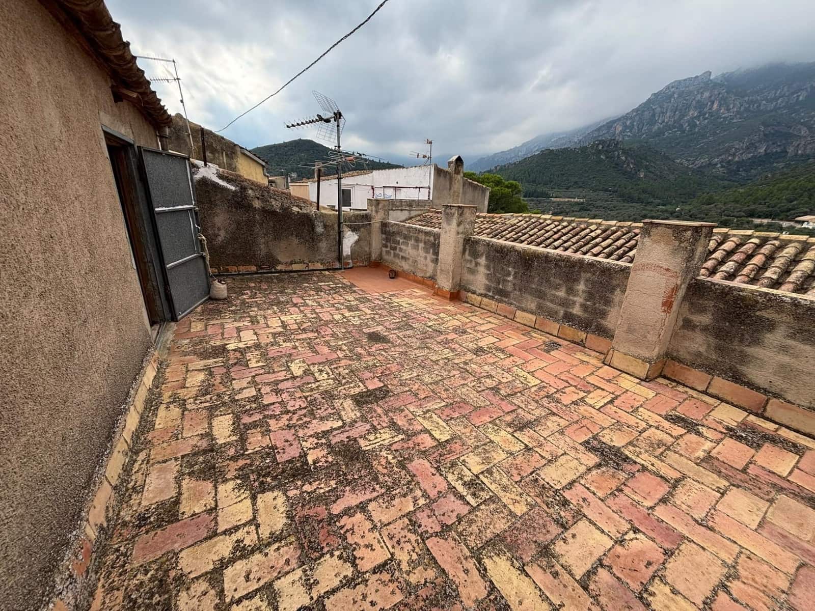 5 bedroom Townhouse for sale in Alfara de Carles - € 39,000 (Ref: 10161763)