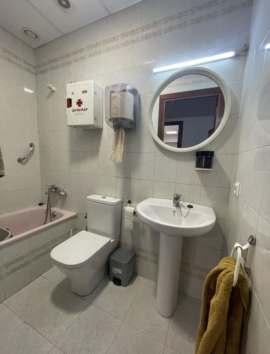 Commercial for sale in Roquetes - € 165,000 (Ref: 9488889)