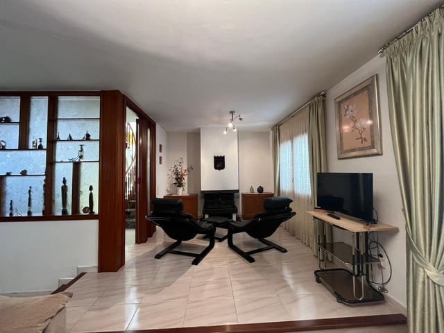 6 bedroom Villa for sale in L'Aldea - € 252,000 (Ref: 9488898)