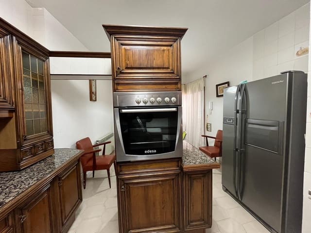 6 bedroom Villa for sale in L'Aldea - € 252,000 (Ref: 9488898)