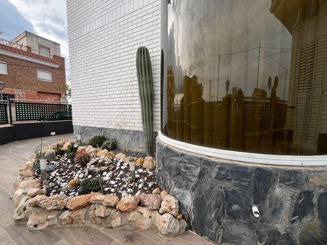 6 bedroom Villa for sale in L'Aldea - € 252,000 (Ref: 9488898)