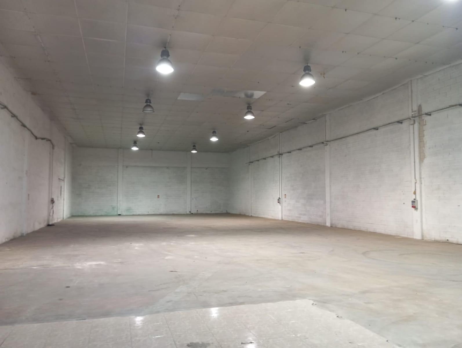 Erhverv til salg i Tortosa - € 200.000 (Ref: 9488904)