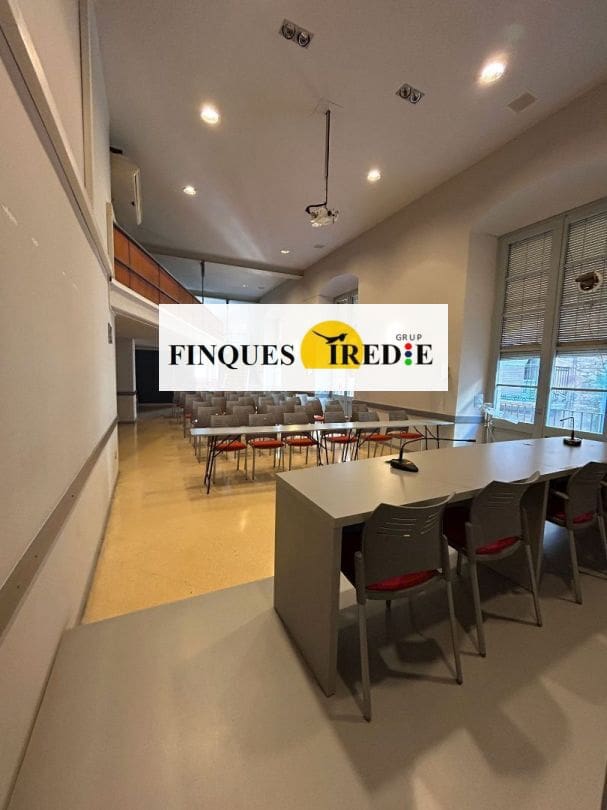 Commercial for sale in Tortosa - € 89,000 (Ref: 9488907)