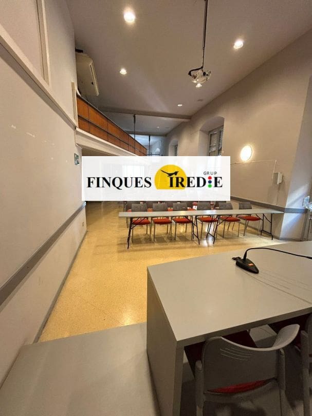 Commercial for sale in Tortosa - € 89,000 (Ref: 9488907)