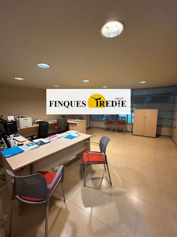 Commercial for sale in Tortosa - € 89,000 (Ref: 9488907)