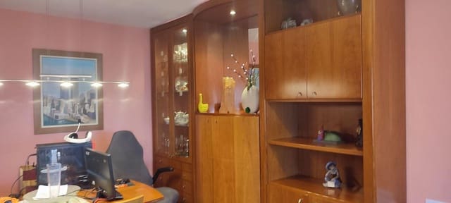 4 makuuhuone Omakotitalo myytävänä paikassa Tortosa mukana 
autotalli - 243 850 € (Ref: 9488913)