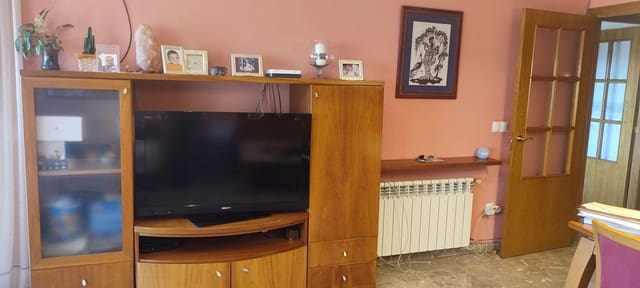 4 makuuhuone Omakotitalo myytävänä paikassa Tortosa mukana 
autotalli - 243 850 € (Ref: 9488913)