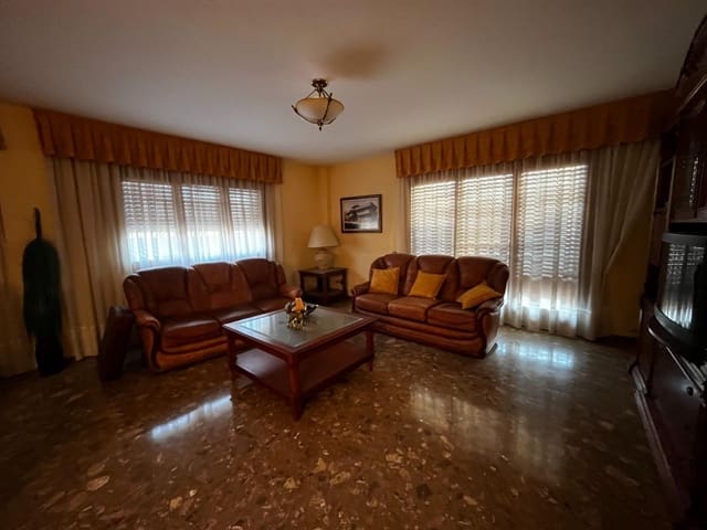 8 bedroom Villa for sale in L'Aldea - € 420,000 (Ref: 9488922)