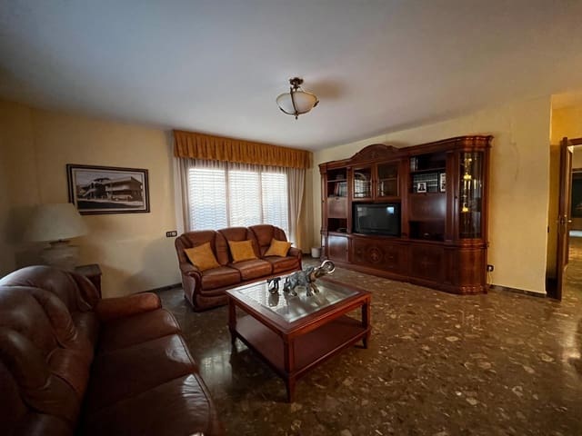 8 bedroom Villa for sale in L'Aldea - € 420,000 (Ref: 9488922)